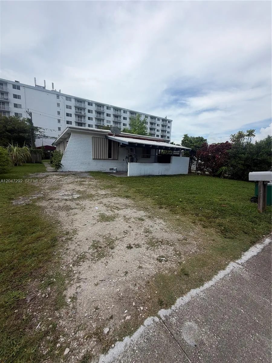 1258 NE 109th St Miami, FL 33161
