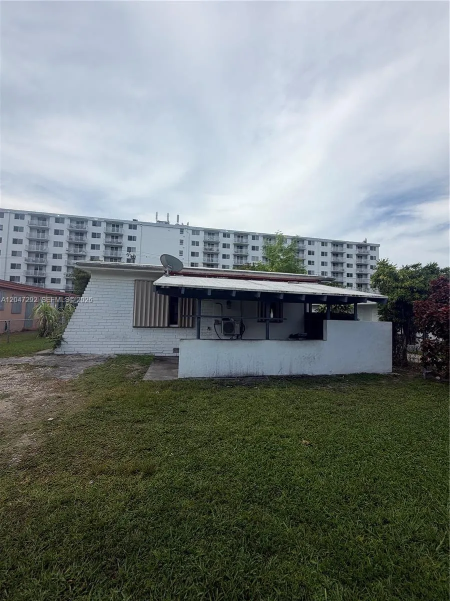 1258 NE 109th St Miami, FL 33161