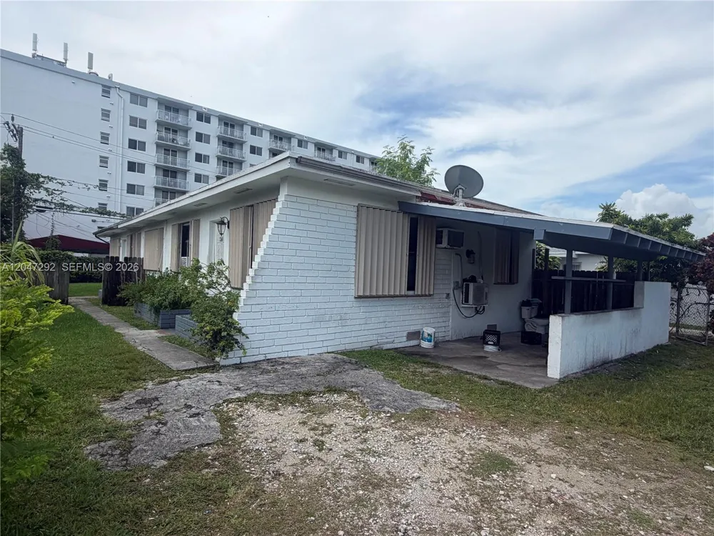 1258 NE 109th St Miami, FL 33161