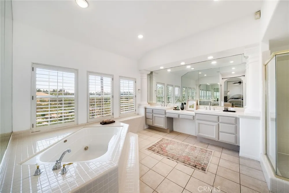 25842 Elderbrook Laguna Hills, CA 92653