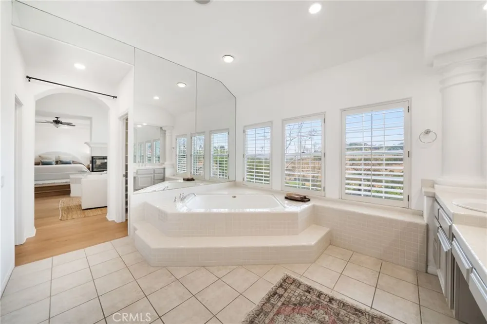 25842 Elderbrook Laguna Hills, CA 92653