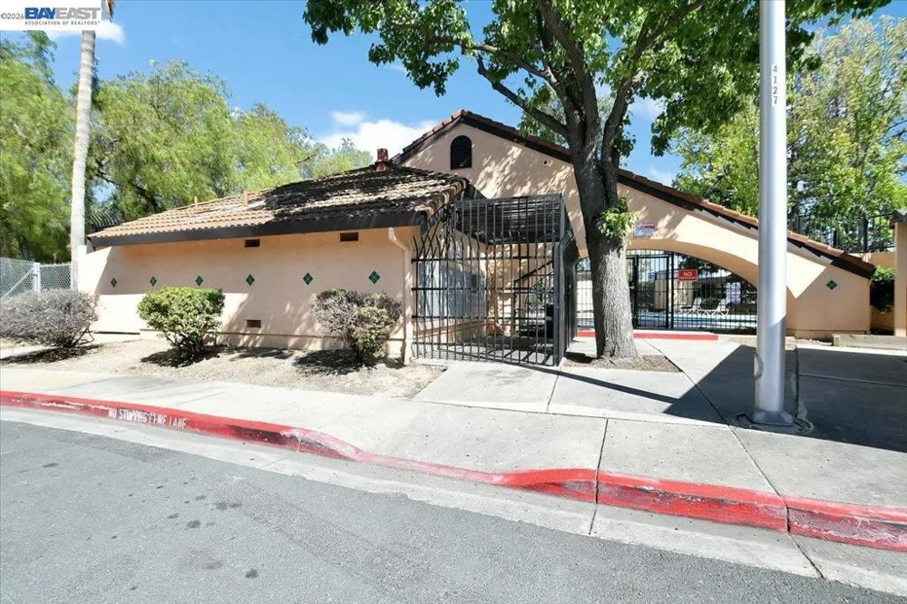 2280 Renwick Ln Antioch, CA 94509