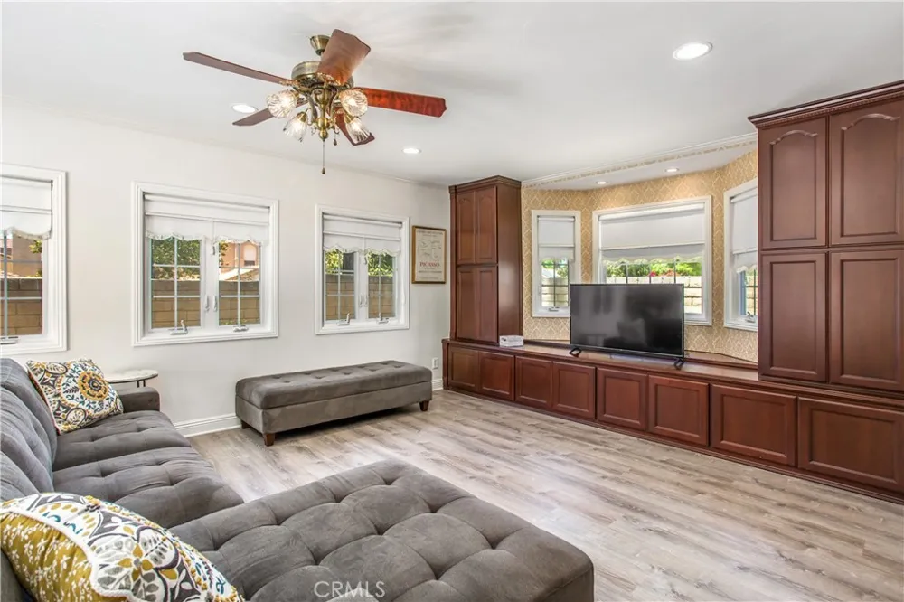 1125 Via Nice Redlands, CA 92374