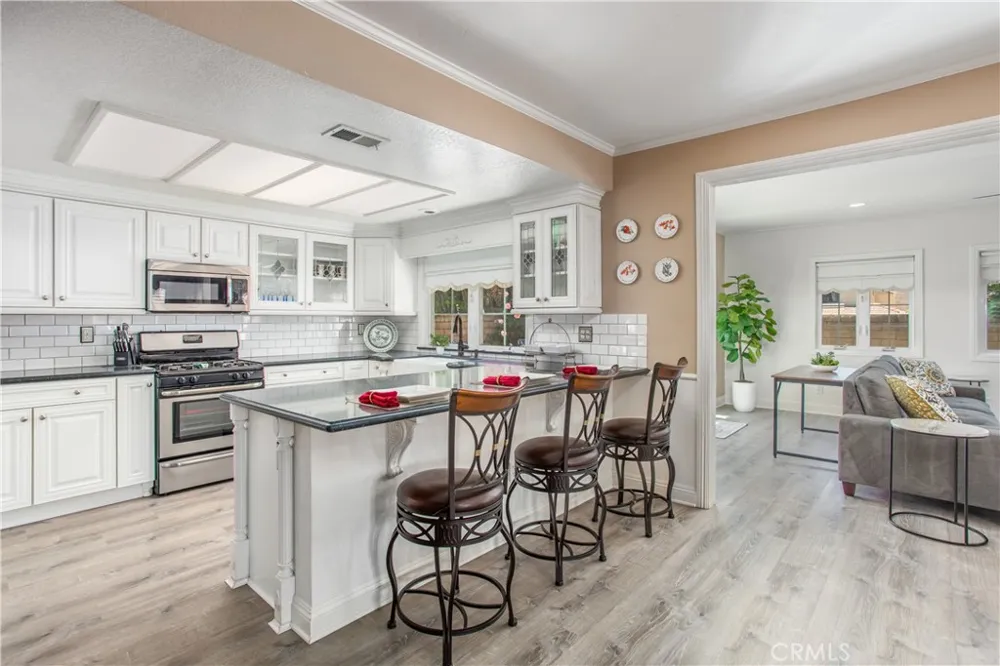 1125 Via Nice Redlands, CA 92374