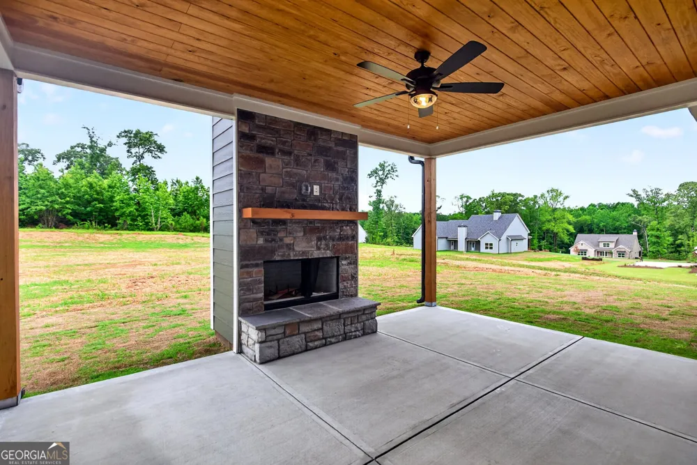 88 Conner LN Williamson, GA 30292