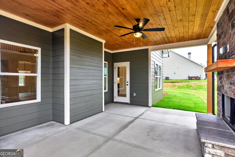 88 Conner LN Williamson, GA 30292