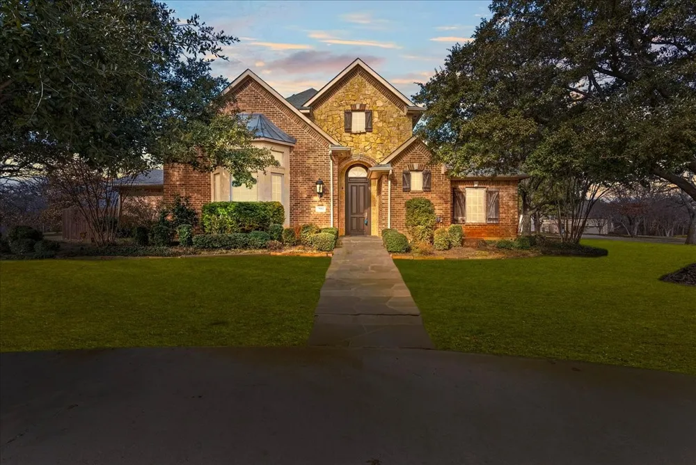 900 Amethyst Drive Oak Point, TX 75068