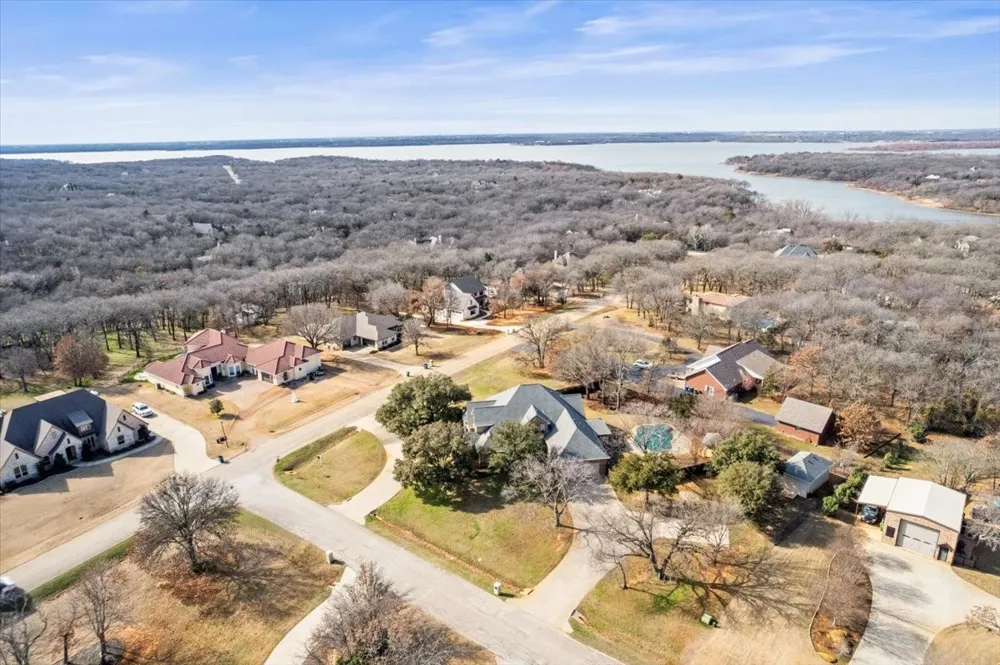 900 Amethyst Drive Oak Point, TX 75068