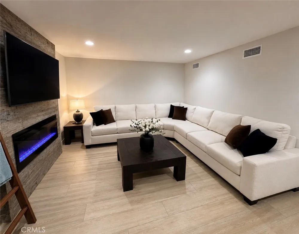4301 Cezanne Avenue Woodland Hills, CA 91364