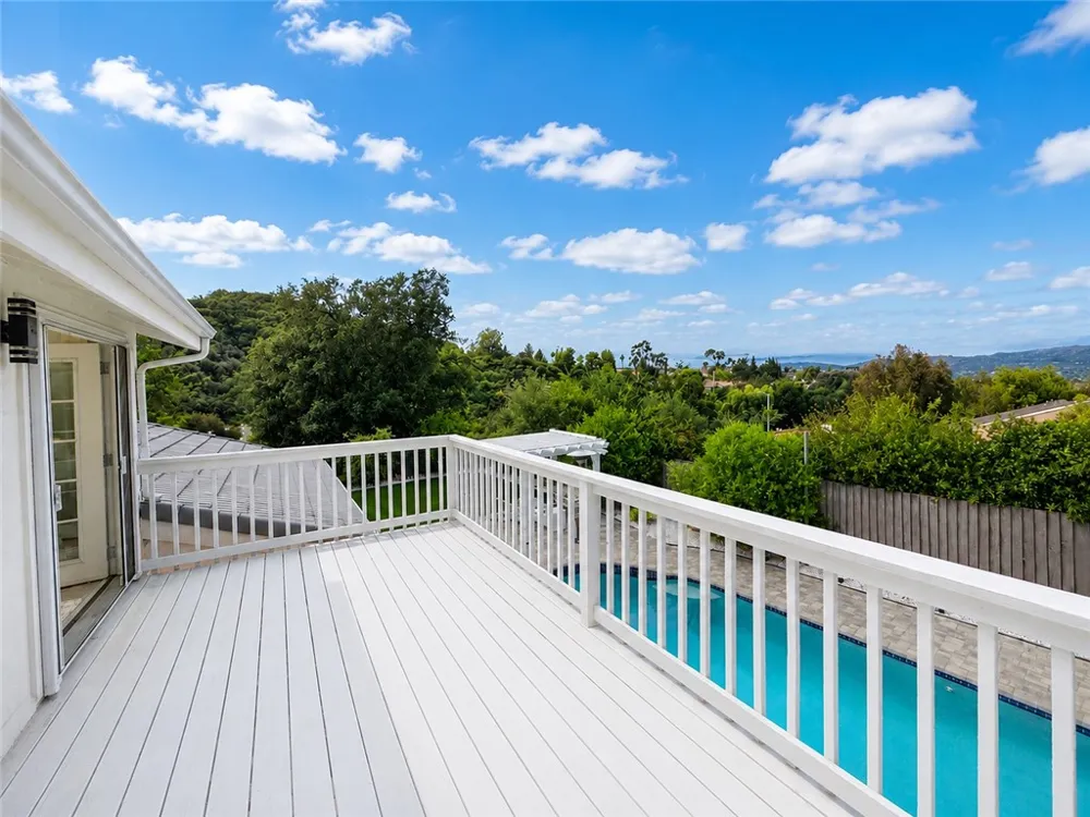 4301 Cezanne Avenue Woodland Hills, CA 91364