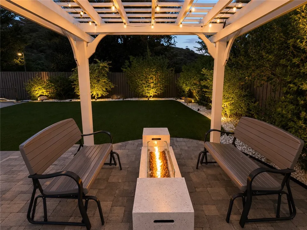 4301 Cezanne Avenue Woodland Hills, CA 91364