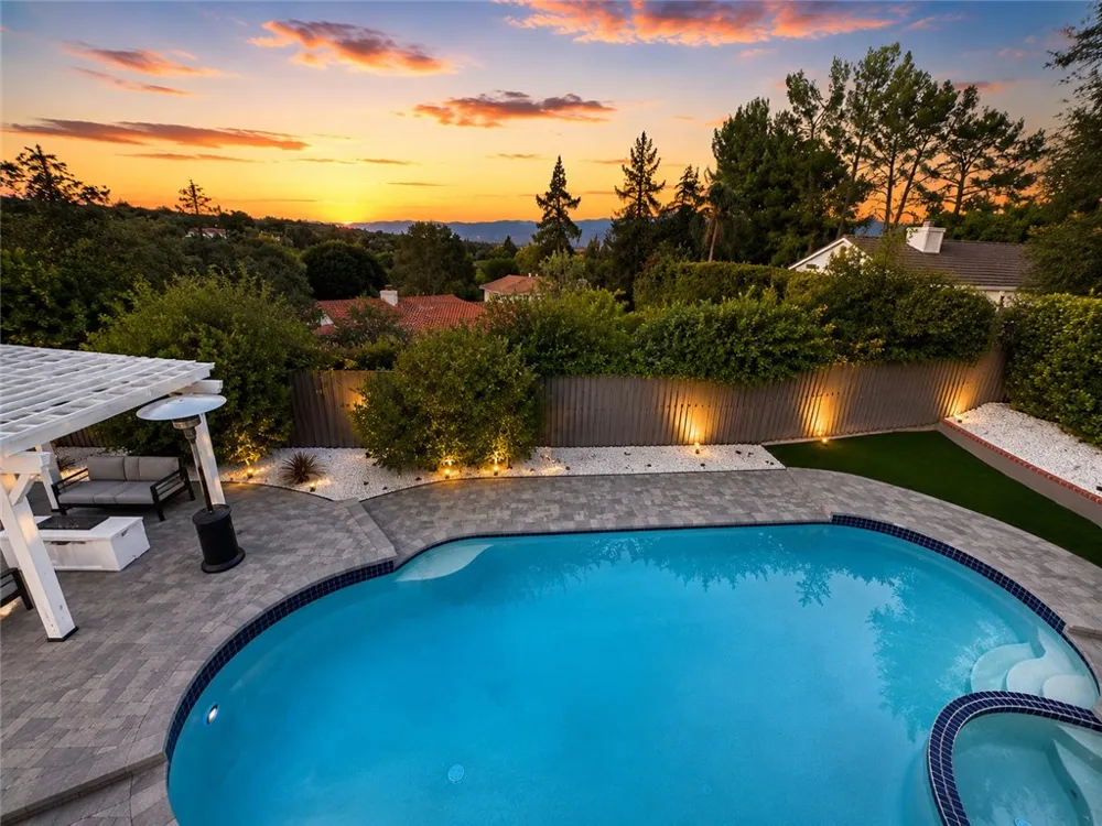 4301 Cezanne Avenue Woodland Hills, CA 91364