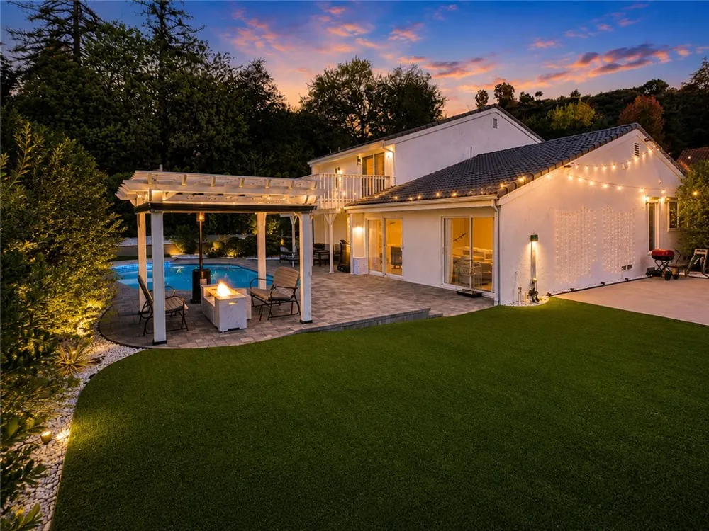 4301 Cezanne Avenue Woodland Hills, CA 91364