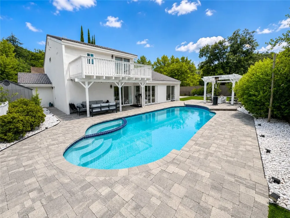 4301 Cezanne Avenue Woodland Hills, CA 91364