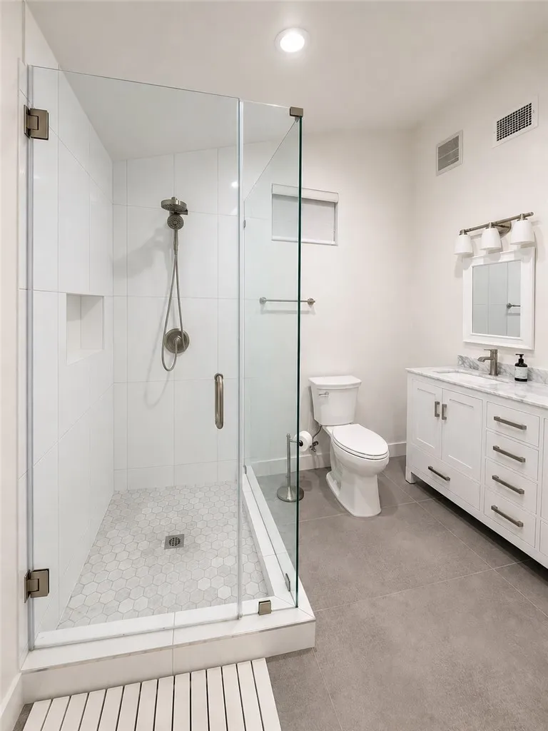 4301 Cezanne Avenue Woodland Hills, CA 91364