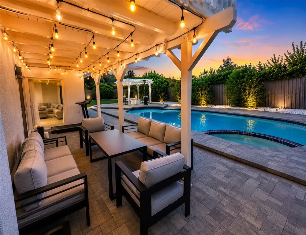 4301 Cezanne Avenue Woodland Hills, CA 91364