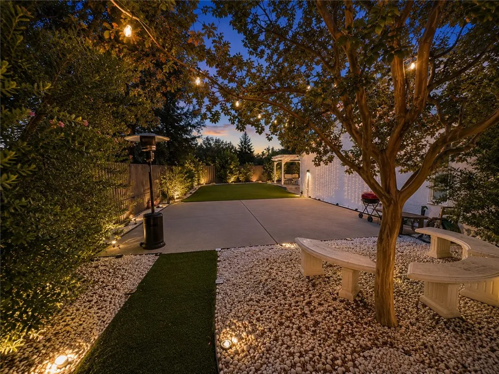 4301 Cezanne Avenue Woodland Hills, CA 91364