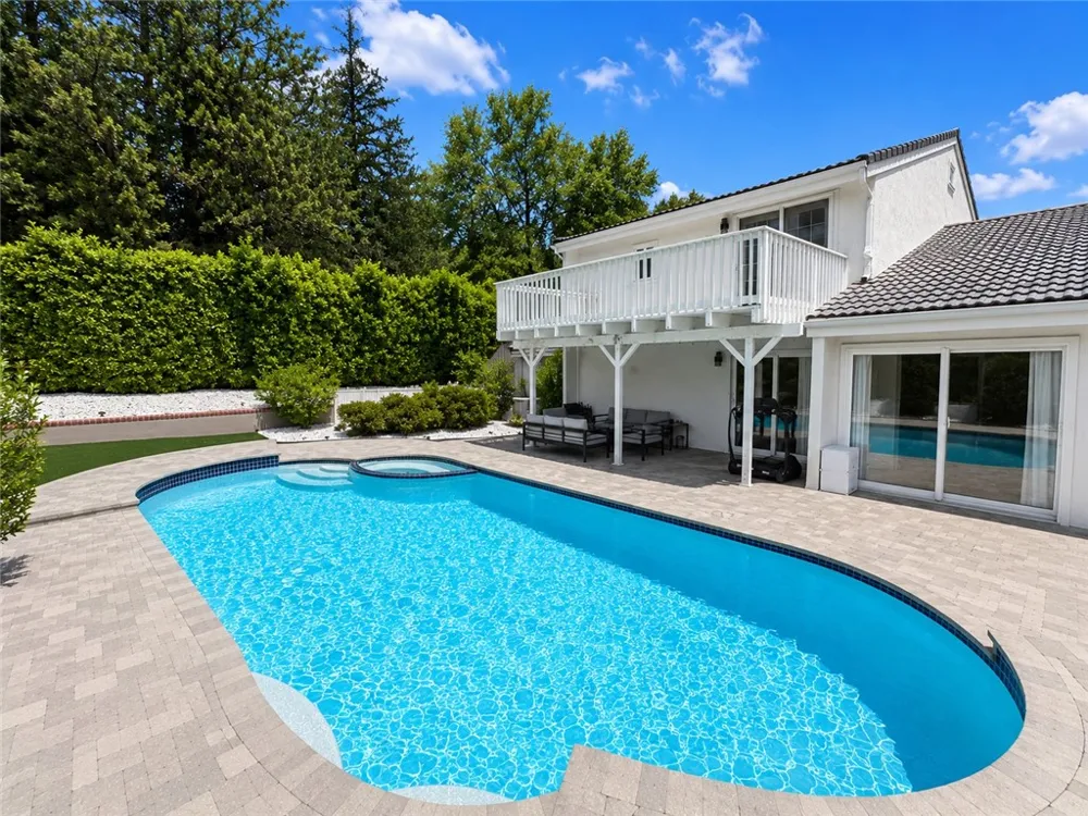 4301 Cezanne Avenue Woodland Hills, CA 91364