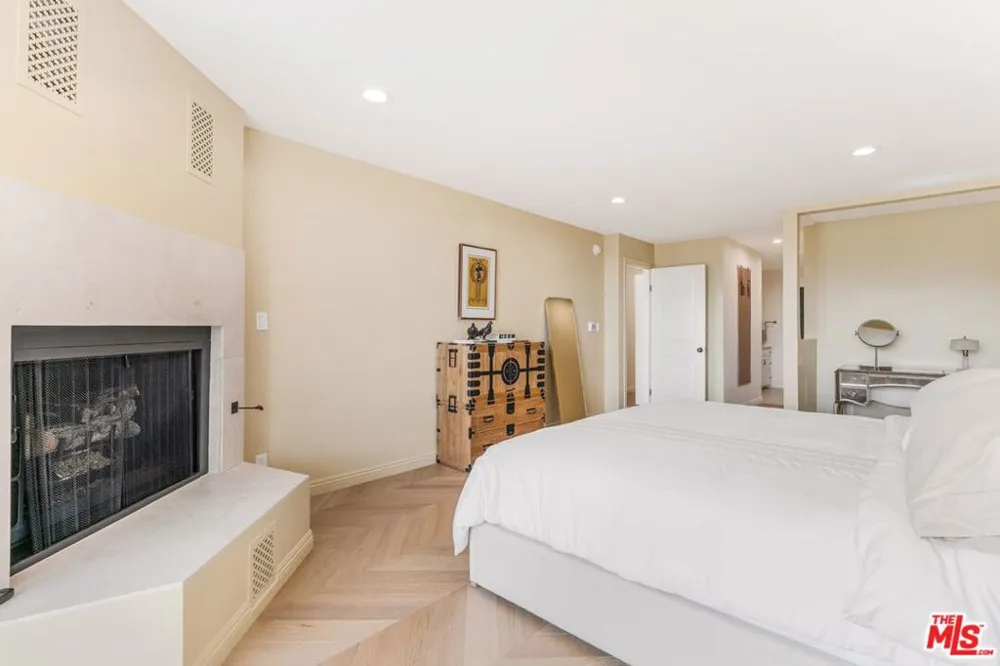 15480 Antioch Street #300A Pacific Palisades, CA 90272