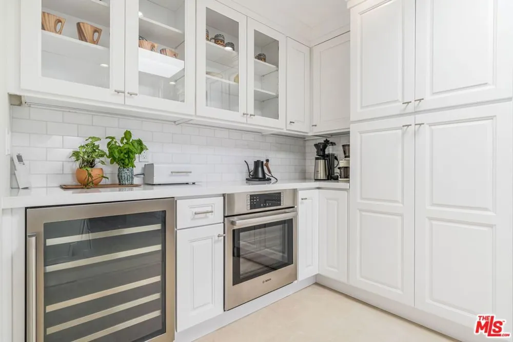 15480 Antioch Street #300A Pacific Palisades, CA 90272