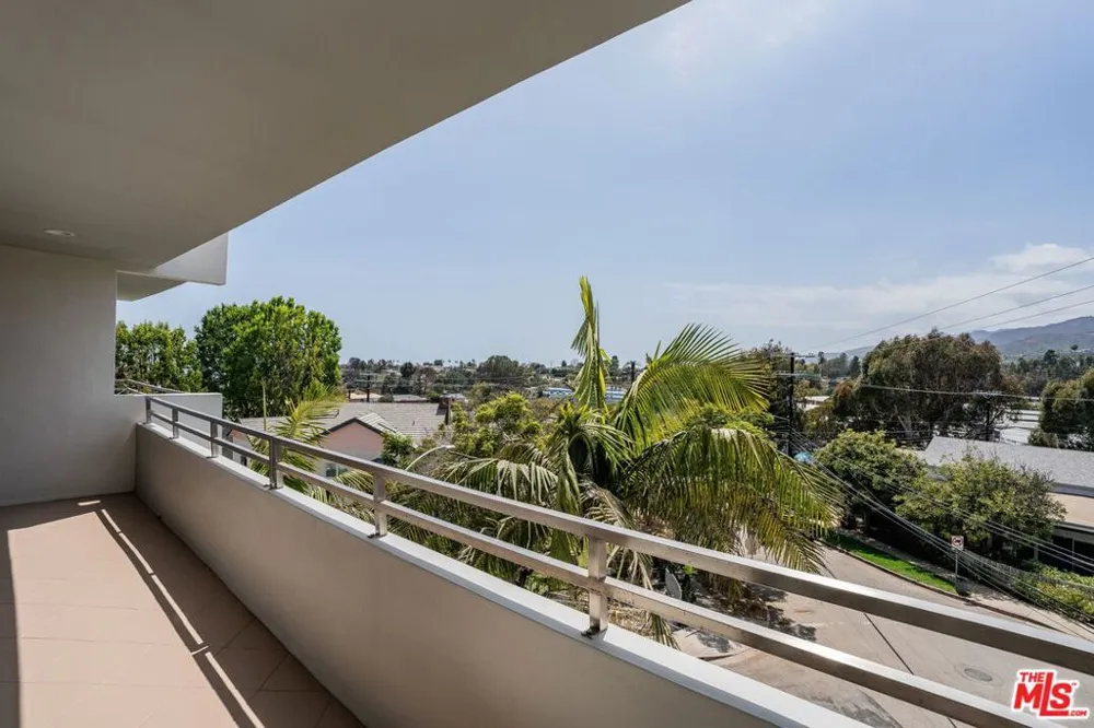 15480 Antioch Street #300A Pacific Palisades, CA 90272