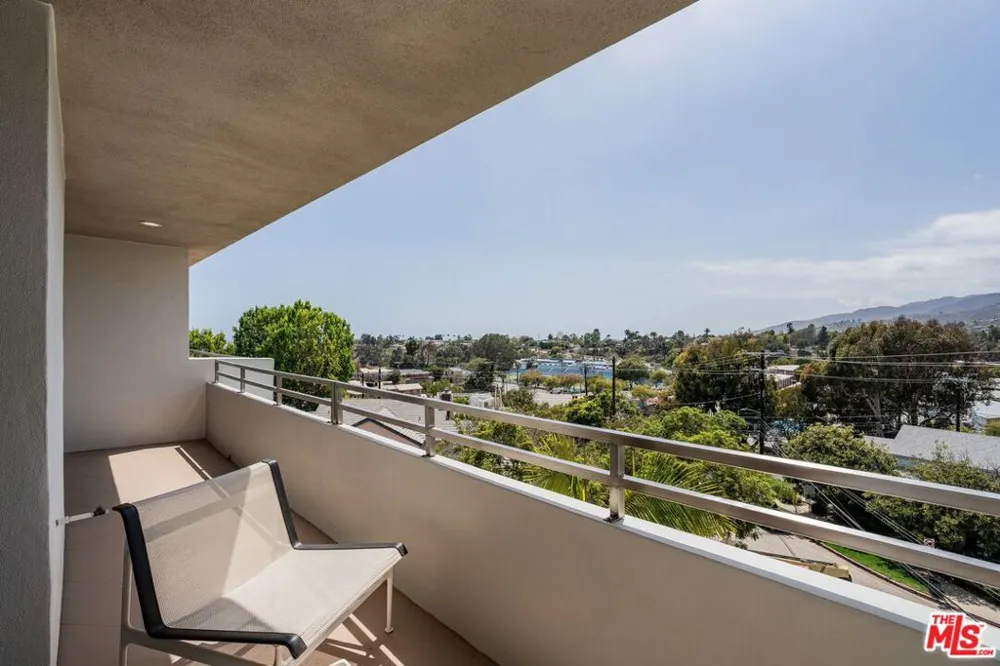 15480 Antioch Street #300A Pacific Palisades, CA 90272