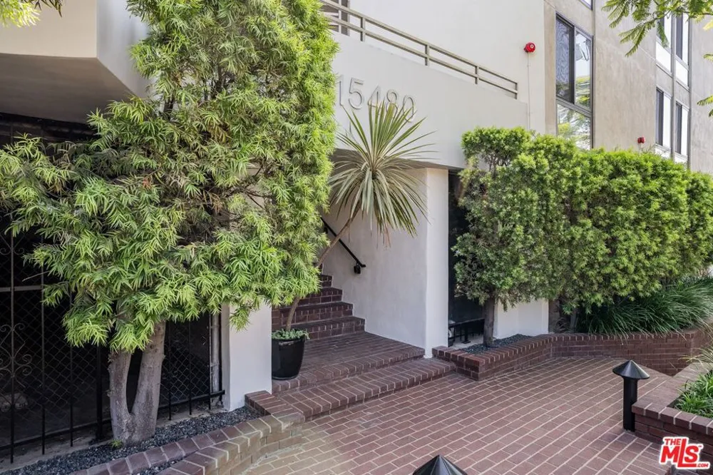 15480 Antioch Street #300A Pacific Palisades, CA 90272
