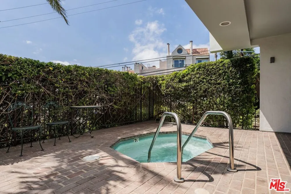 15480 Antioch Street #300A Pacific Palisades, CA 90272