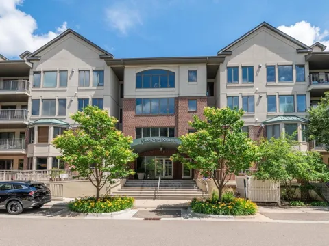 5225 Grandview Square #210