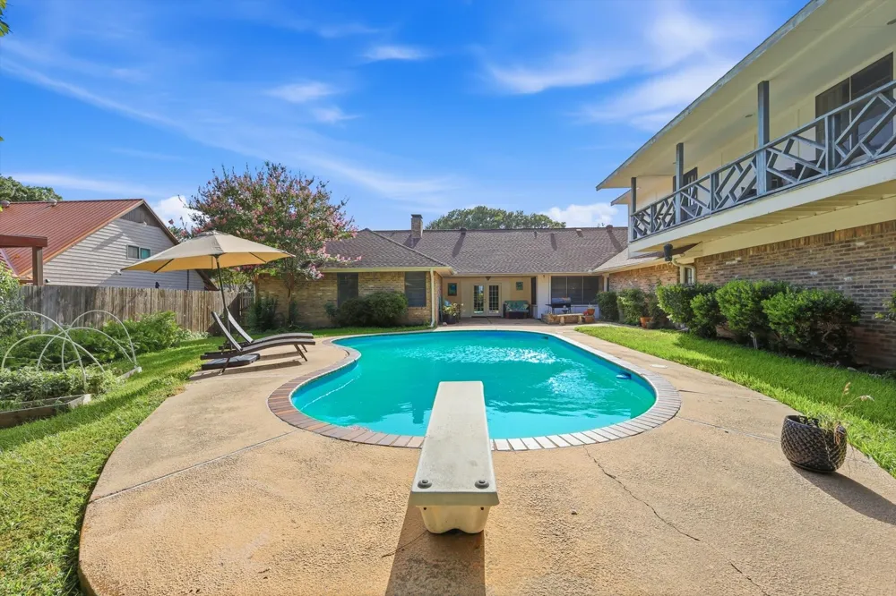 1116 Spring Lake Drive Duncanville, TX 75137