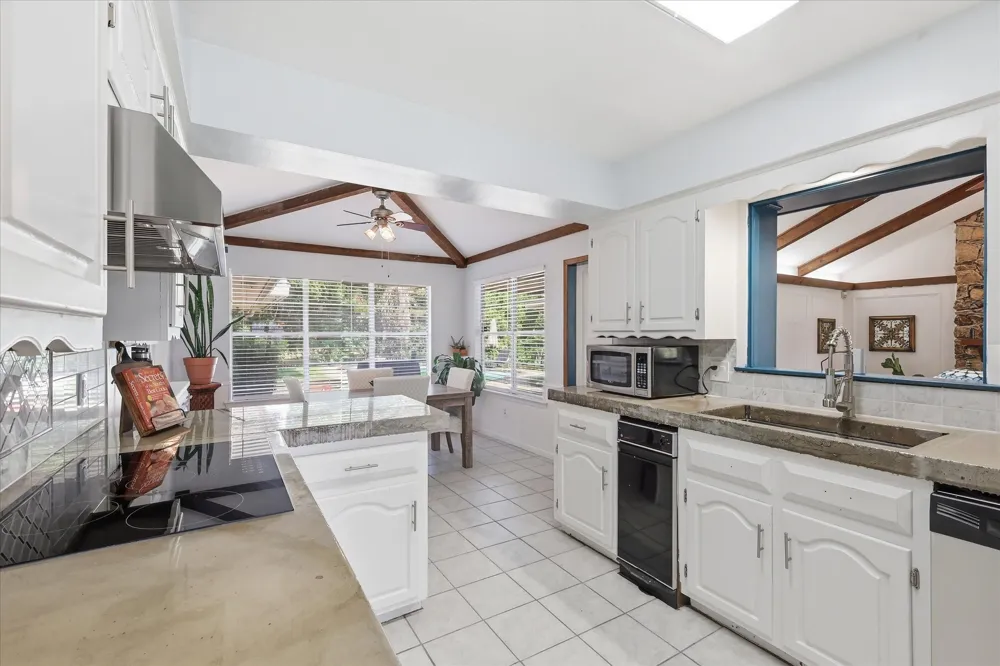 1116 Spring Lake Drive Duncanville, TX 75137