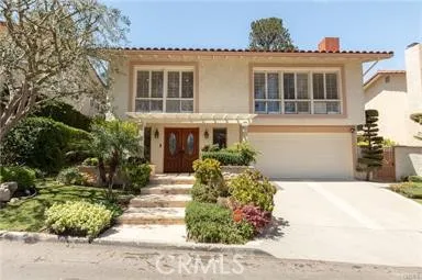 2225 Via Alamitos