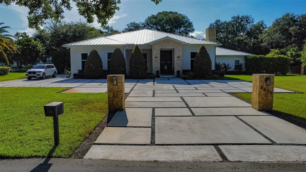 9805 90th ave Kendall, FL 33176