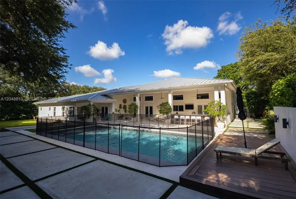 9805 90th ave Kendall, FL 33176