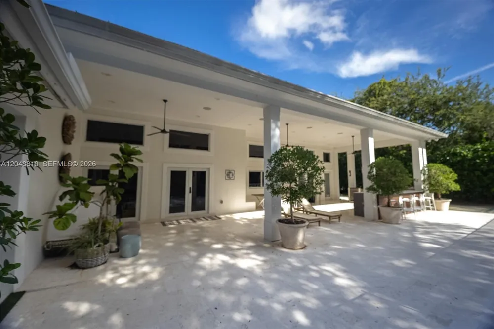 9805 90th ave Kendall, FL 33176