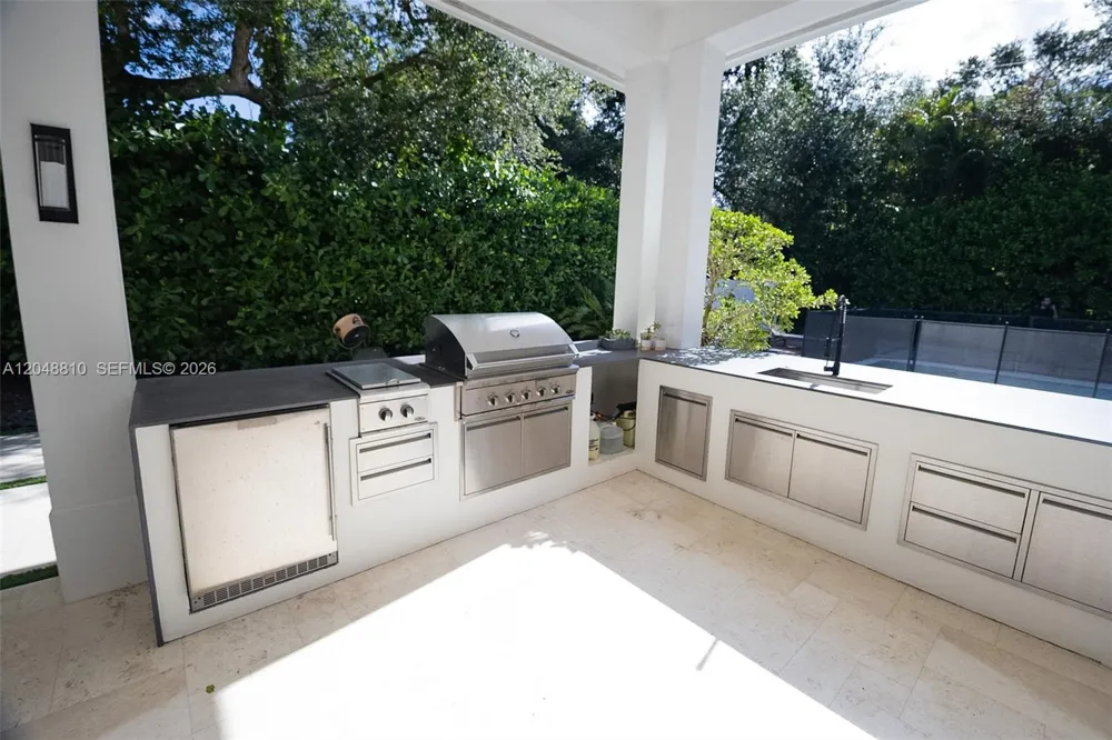 9805 90th ave Kendall, FL 33176