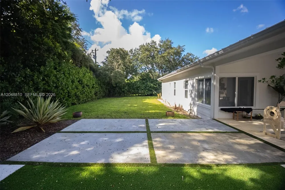 9805 90th ave Kendall, FL 33176
