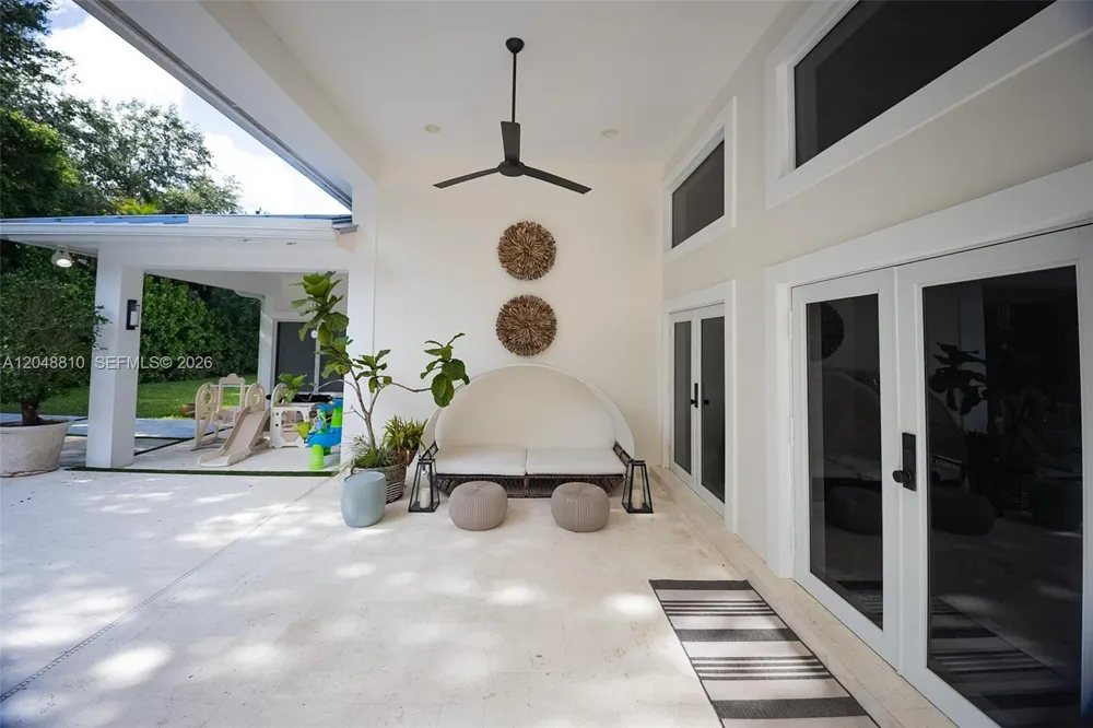 9805 90th ave Kendall, FL 33176