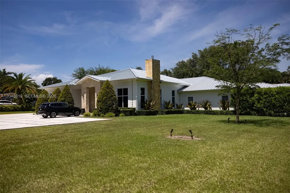 9805 90th ave Kendall, FL 33176