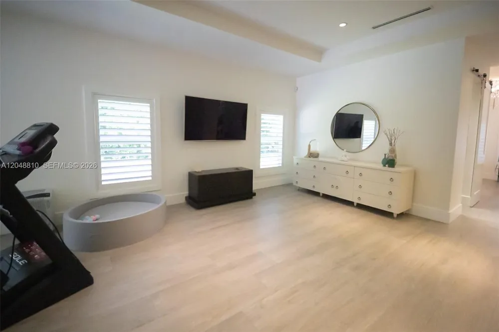 9805 90th ave Kendall, FL 33176