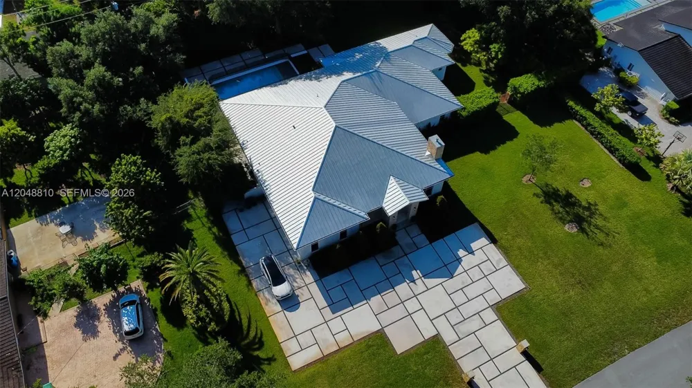 9805 90th ave Kendall, FL 33176