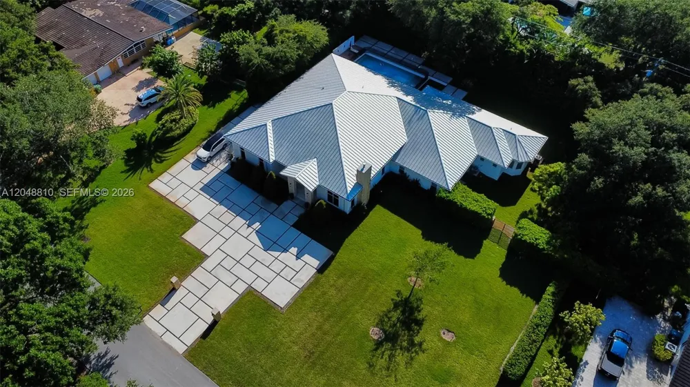 9805 90th ave Kendall, FL 33176