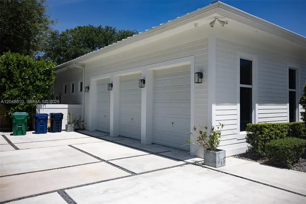 9805 90th ave Kendall, FL 33176