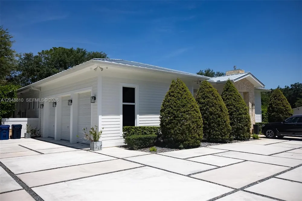 9805 90th ave Kendall, FL 33176