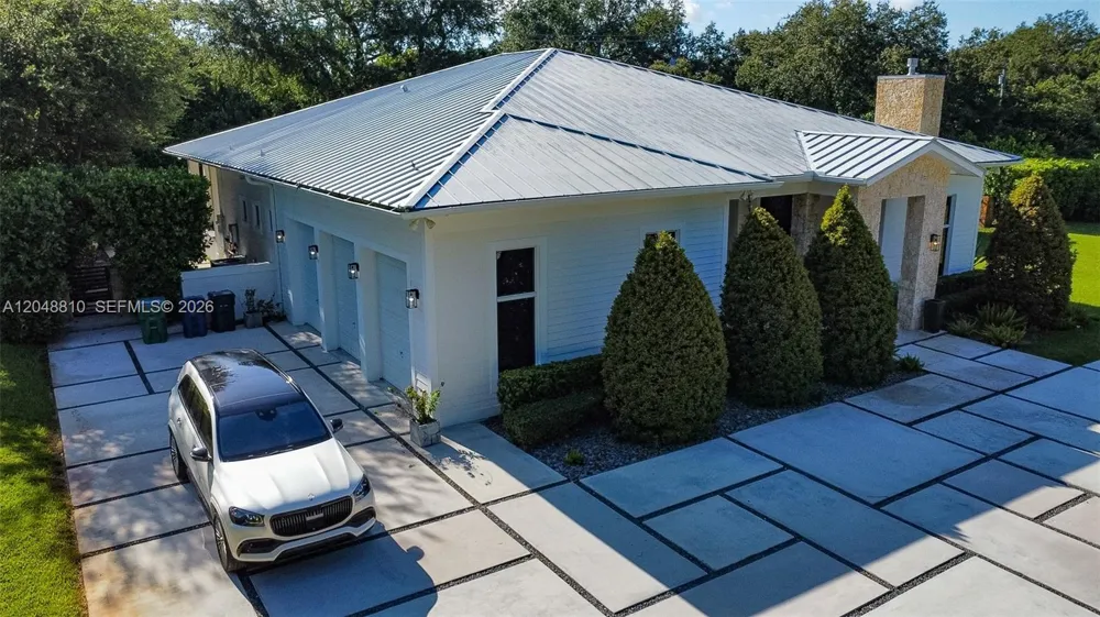 9805 90th ave Kendall, FL 33176