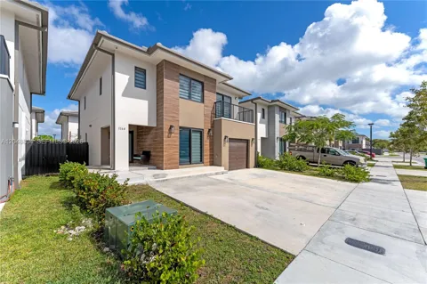 1164 NW 2nd St #0