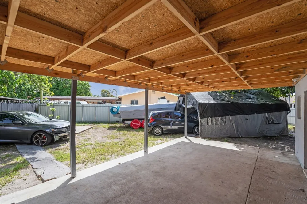 6084 E 7th Ave Hialeah, FL 33013
