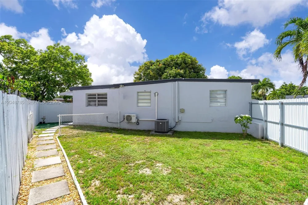 6084 E 7th Ave Hialeah, FL 33013
