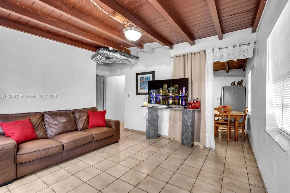6084 E 7th Ave Hialeah, FL 33013