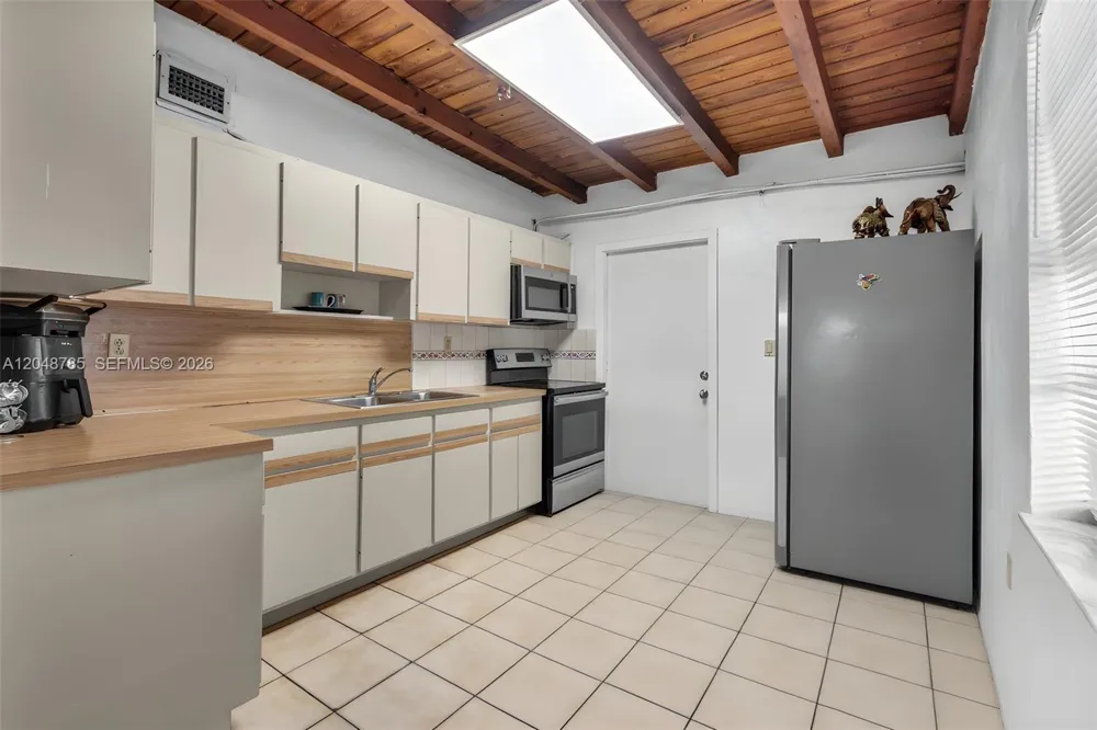 6084 E 7th Ave Hialeah, FL 33013